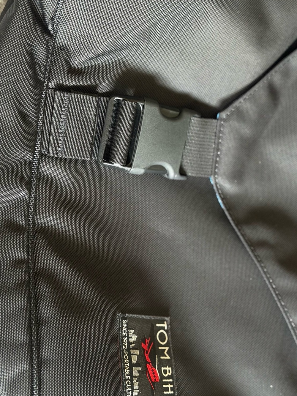Tom Bihn Maker’s Bag — Black Ballistic / Island Halcyon Interior - Picture 3 of 10